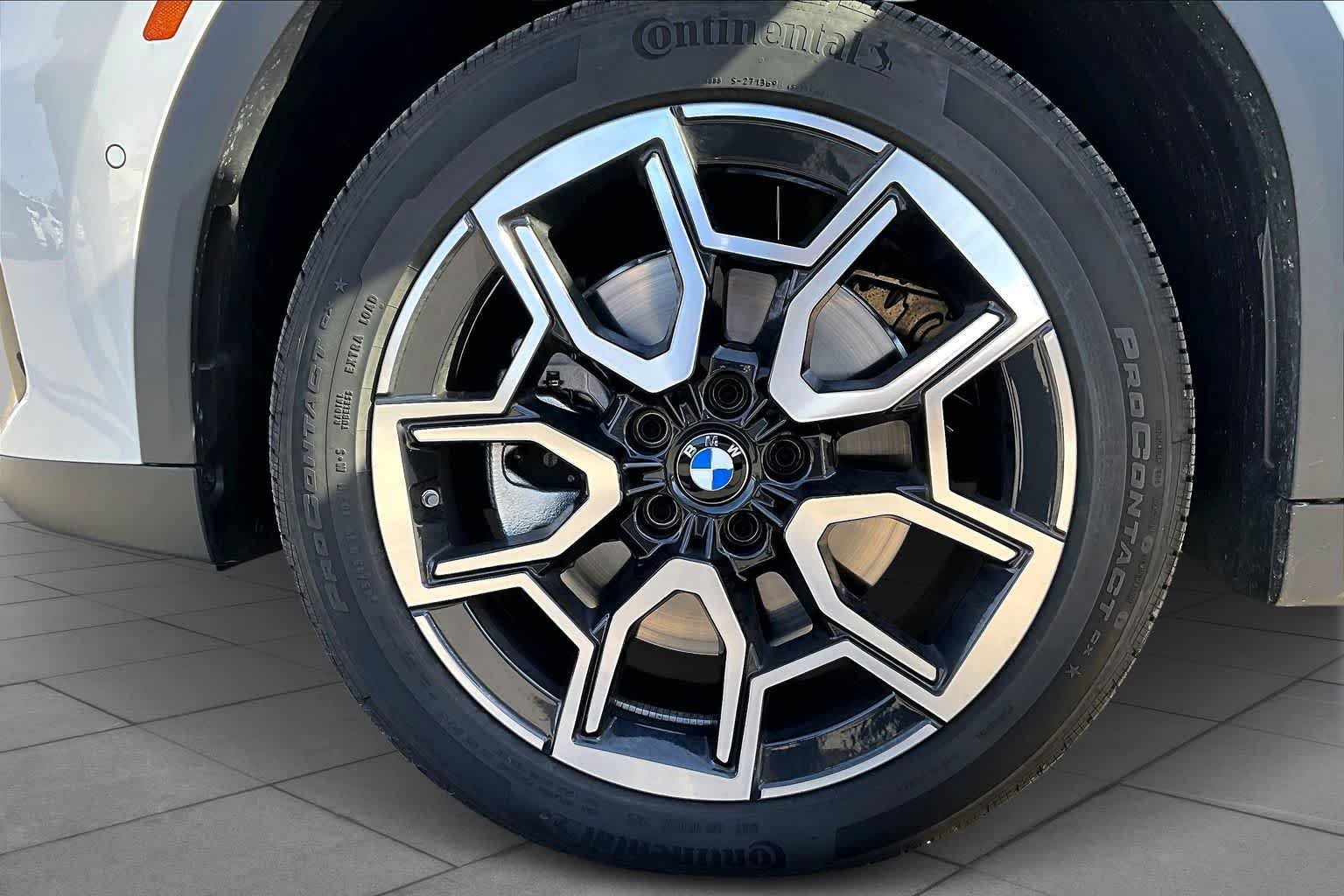 Used 2026 Mineral White Metallic BMW xDrive28i image 10