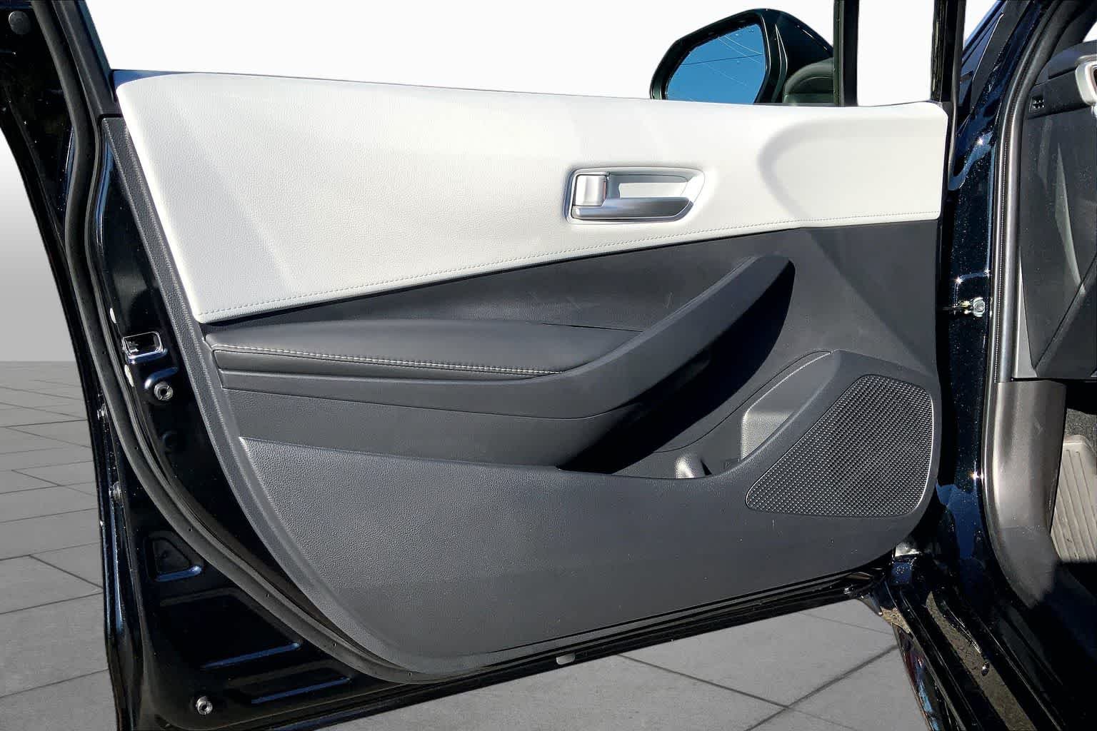 New 2026 Midnight Black Metallic Toyota SE image 10
