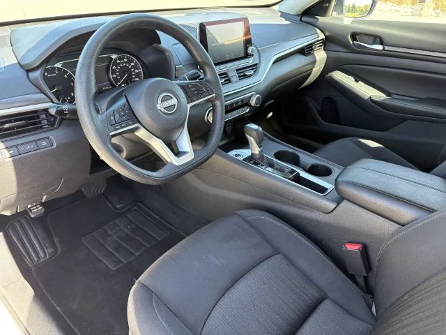 Used 2025 White Nissan 2.5 SV image 8