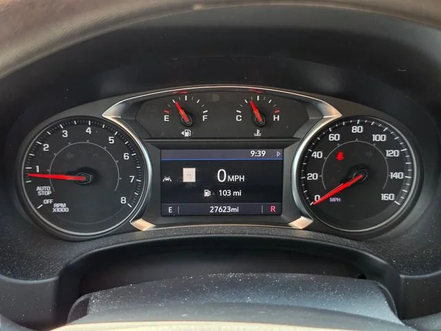 Used 2022 White GMC SLE image 21