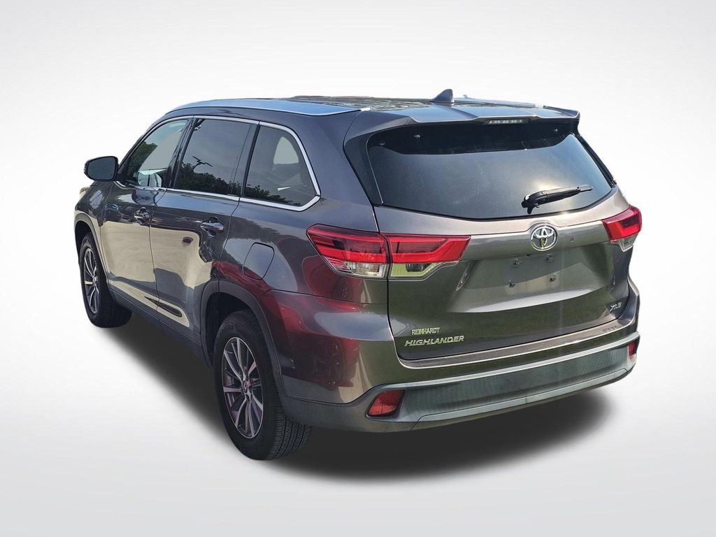 Used 2019 Gray Toyota XLE image 13