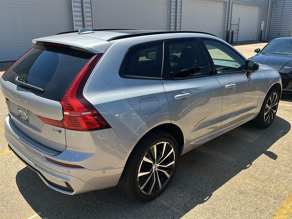 Used 2023 Silver Dawn Metallic Volvo Plus Dark Theme image 3