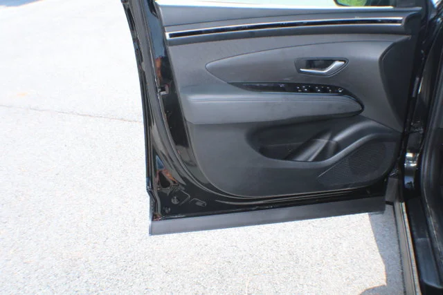 Used 2022 Phantom Black Hyundai SEL image 6