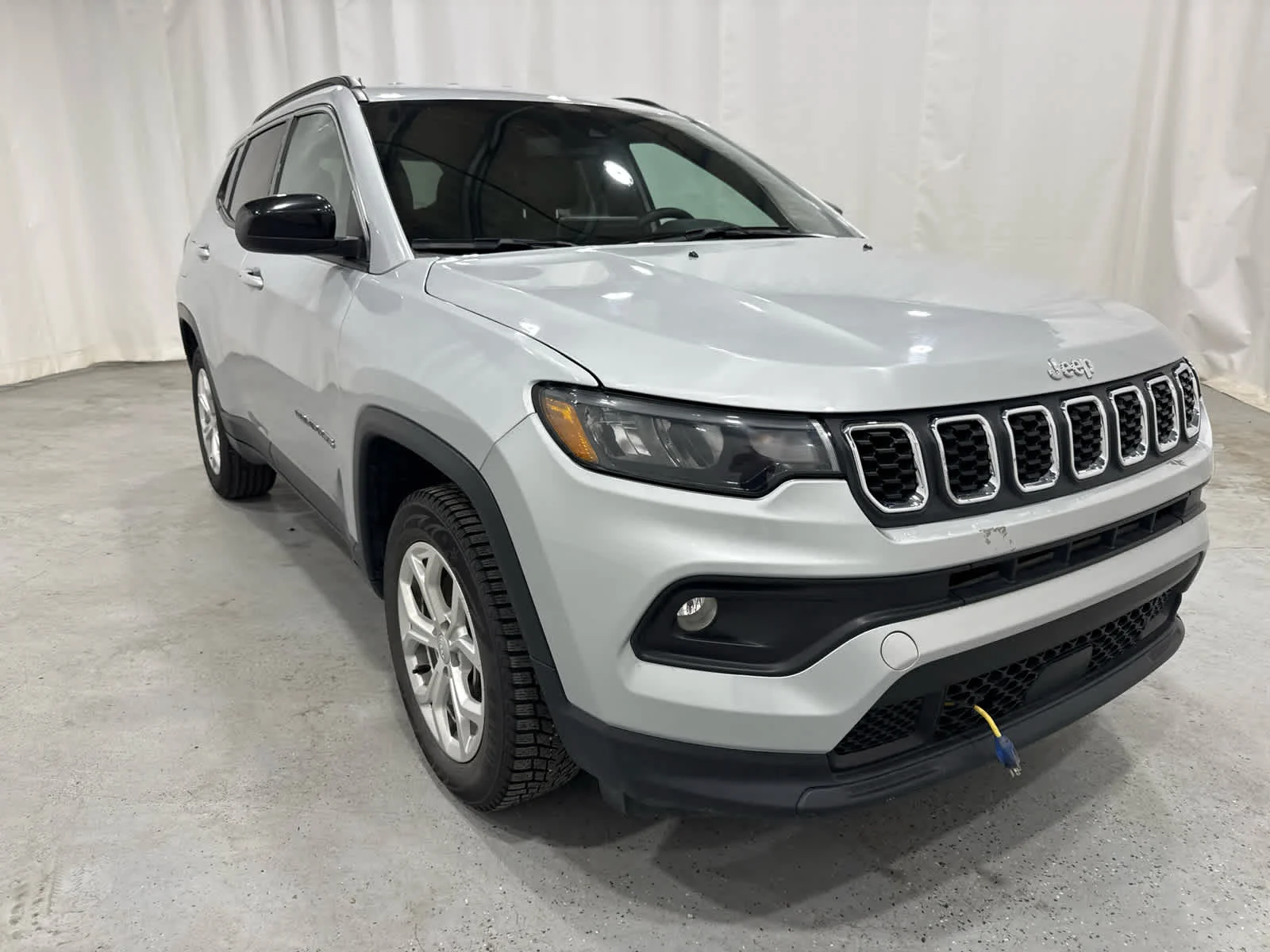 Used 2024 Sil/silver Jeep Latitude image 7