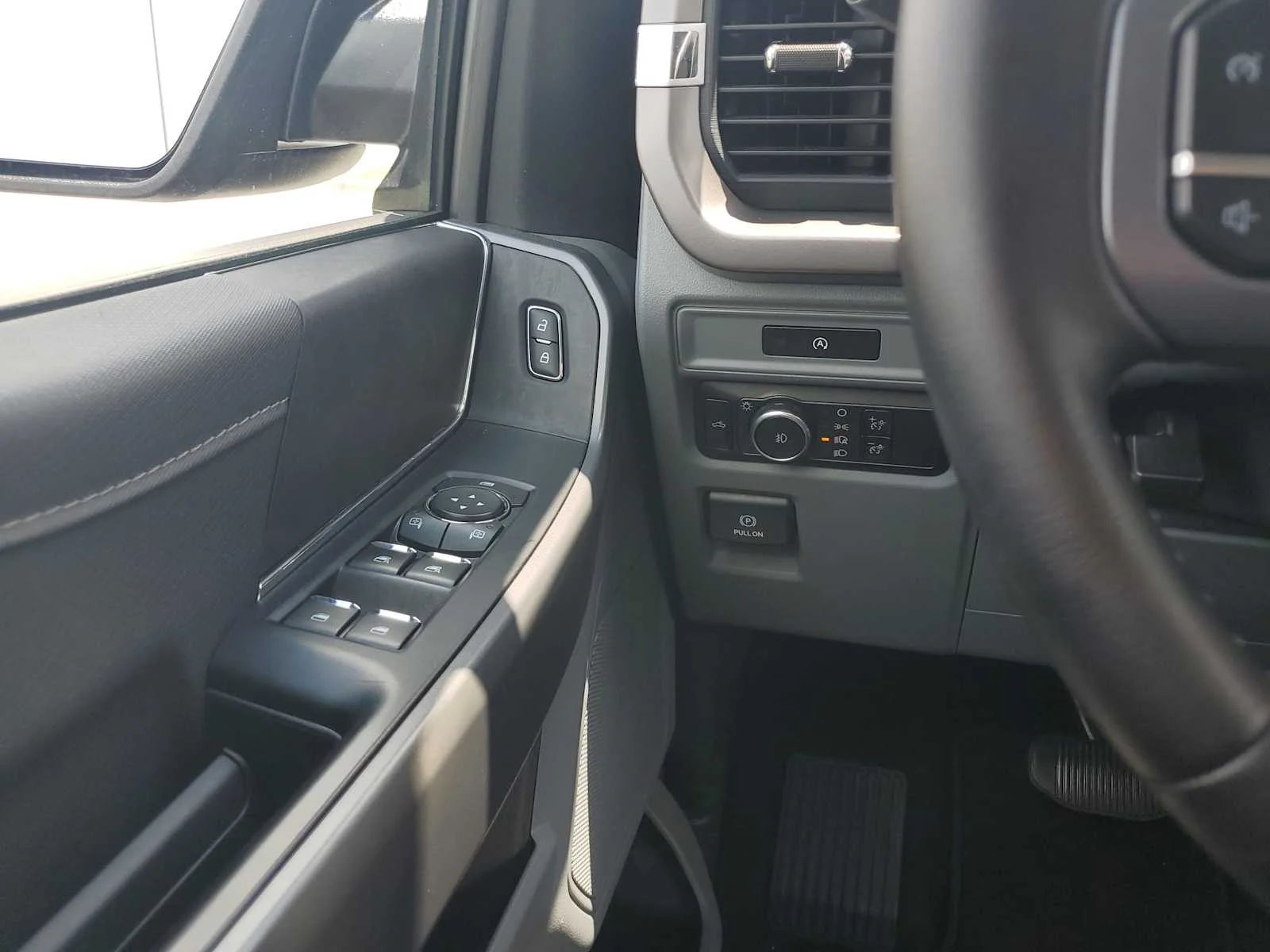 2025 Ford F-150 XLT - Photo 19