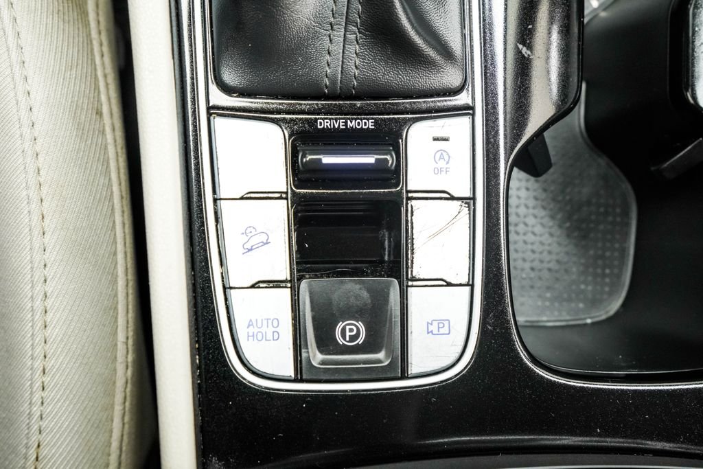 Used 2025 Green Hyundai SEL image 24