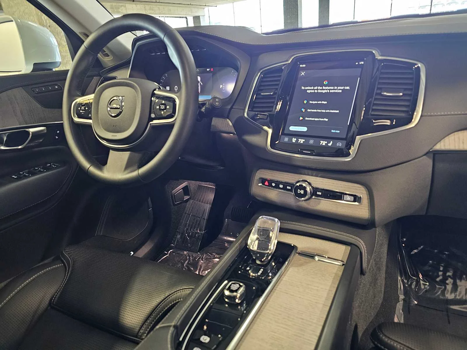 Used 2025 Crystal White Metallic Volvo Ultra image 30