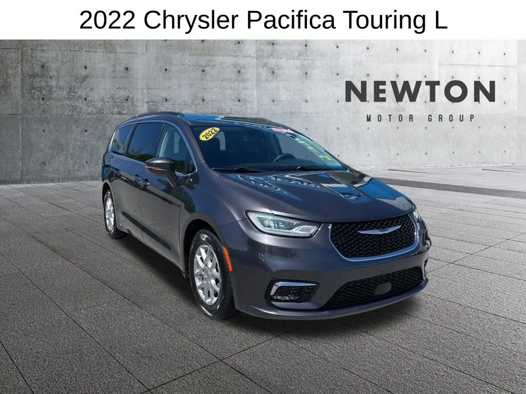 2022 Chrysler Pacifica Touring L's photo