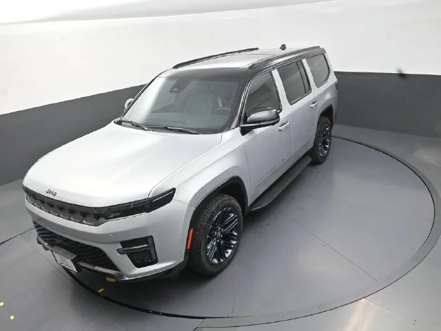 New 2026 Silver-Zynith Exterior Paint Jeep 85th Anniversary Edition image 12