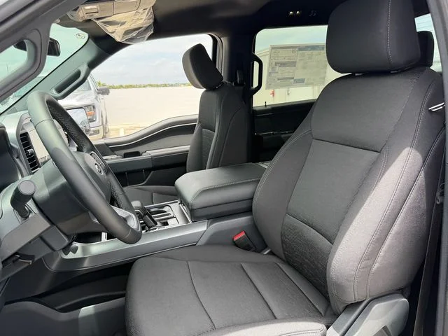 New 2026 Oxford White Ford XLT image 6