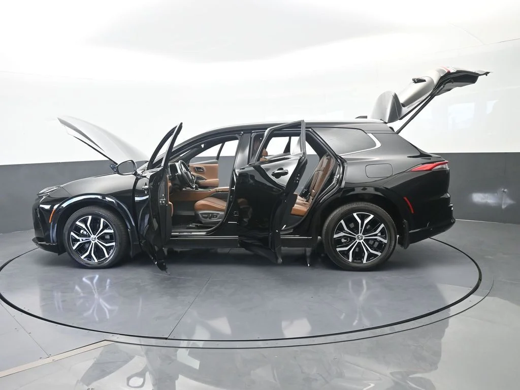 Used 2025 Black Toyota XLE image 80