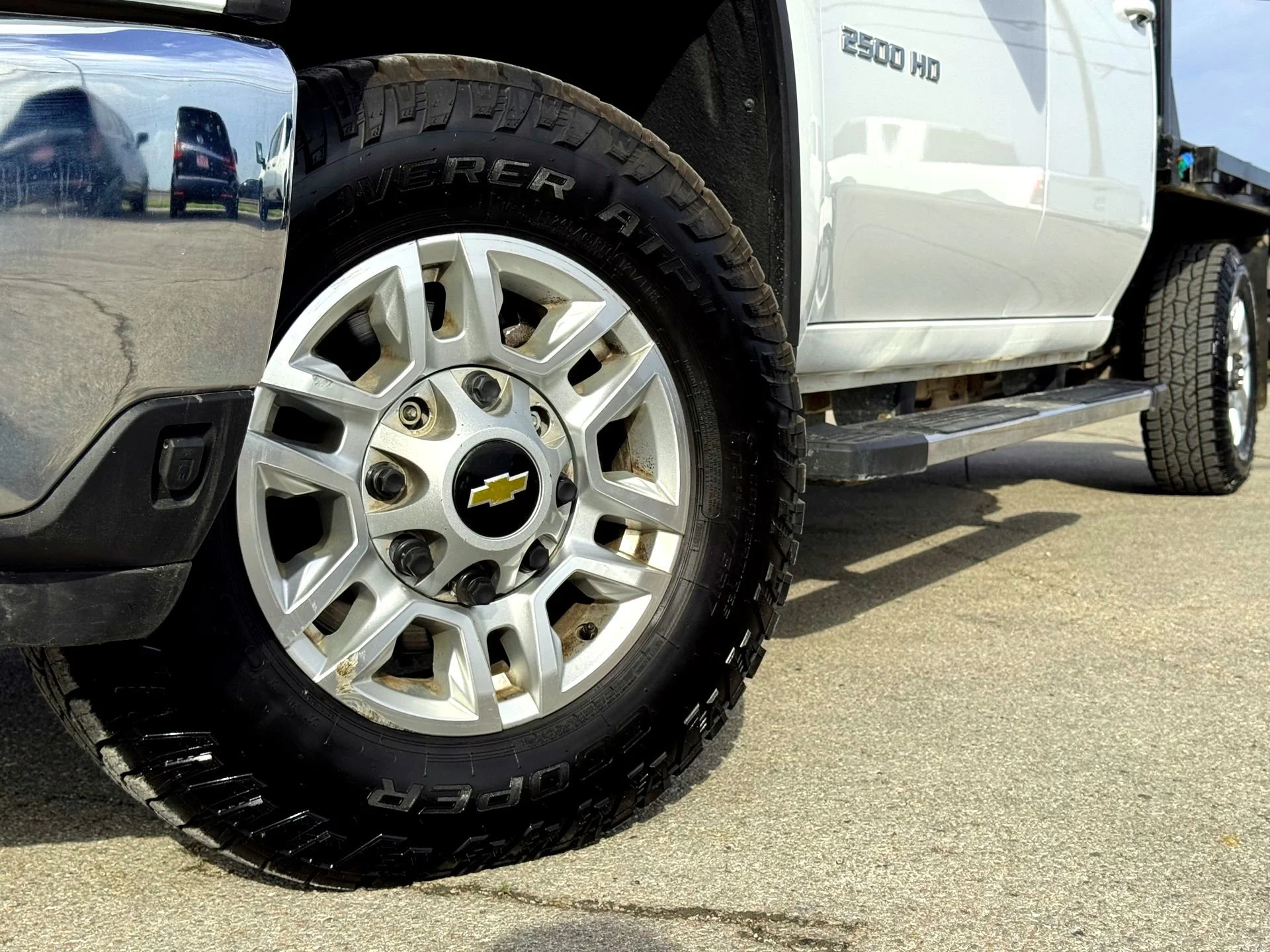 Used 2024 Summit White Chevrolet LT image 2