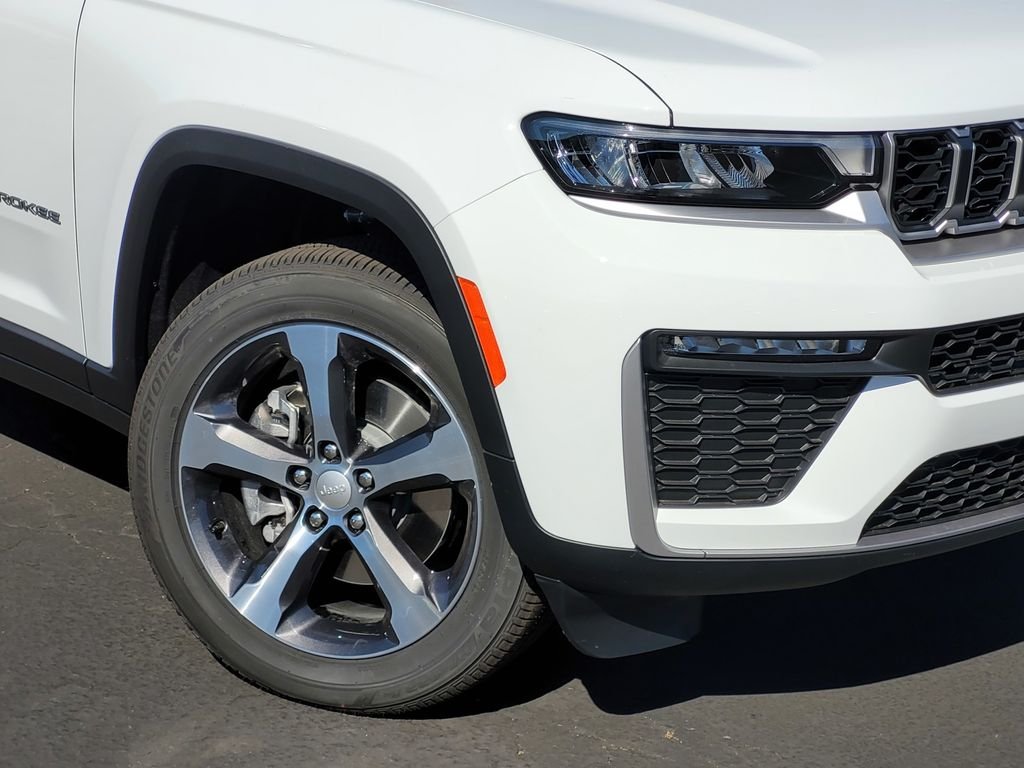 New 2026 Bright White Clear-Coat Exterior Paint Jeep Limited image 5