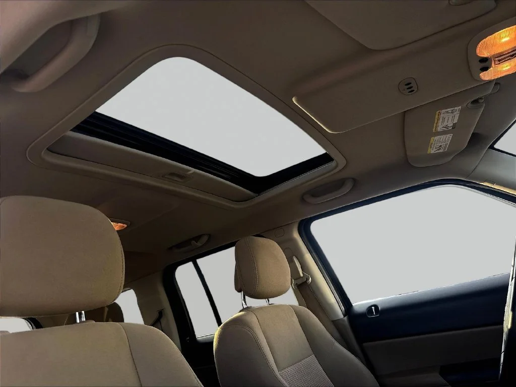 Used 2015 True Blue Pearlcoat Jeep Latitude image 31