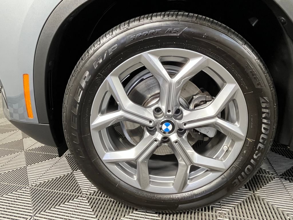 Used 2023 Gray BMW xDrive30i image 13