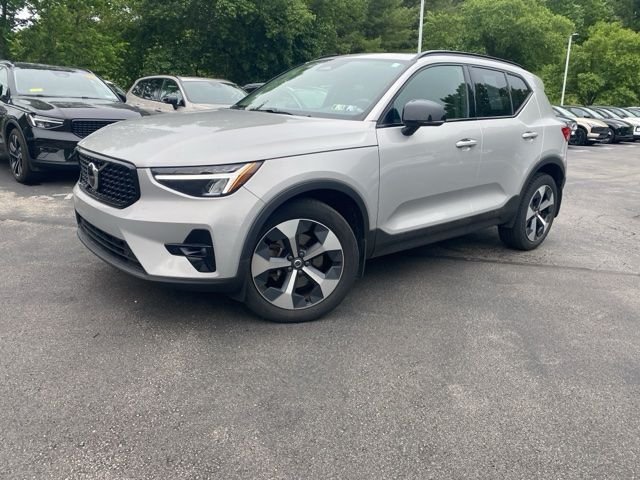 2023 Volvo XC40 B5 Plus Dark AWD's photo