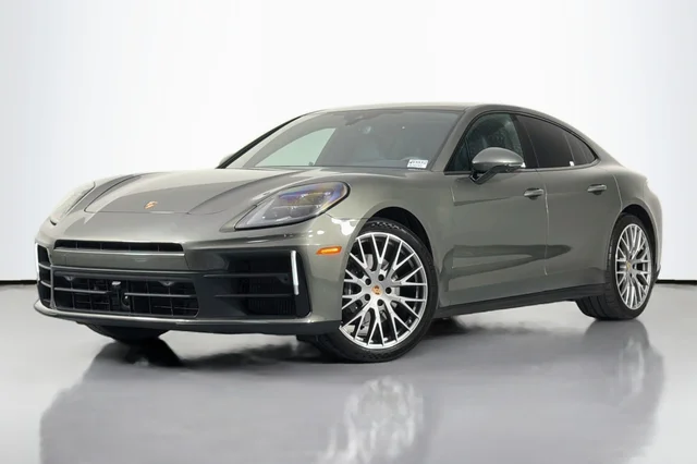 2025 Porsche Panamera 4 