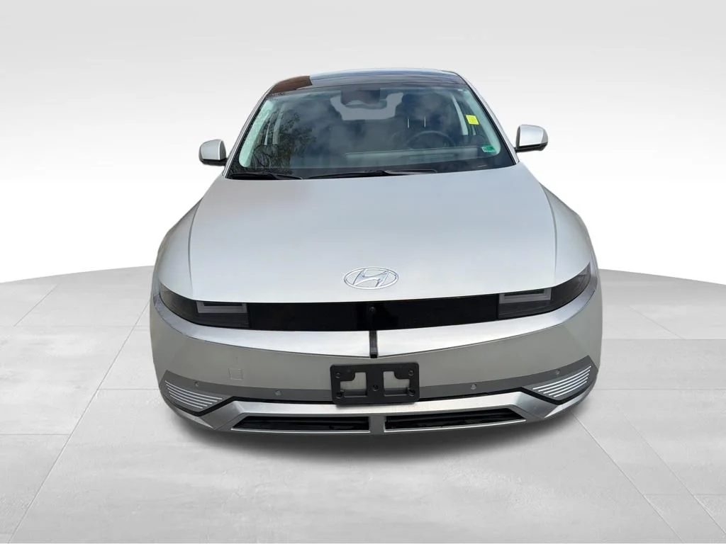 Used 2023 Gold Hyundai Limited image 9