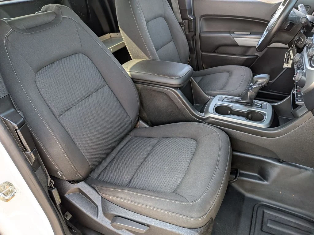 Used 2022 White Chevrolet LT image 21