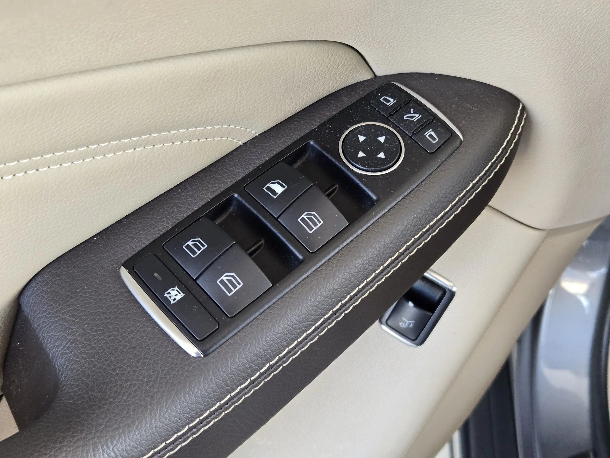 Used 2012 Palladium Silver Metallic Mercedes-Benz ML350 BlueTEC® image 23