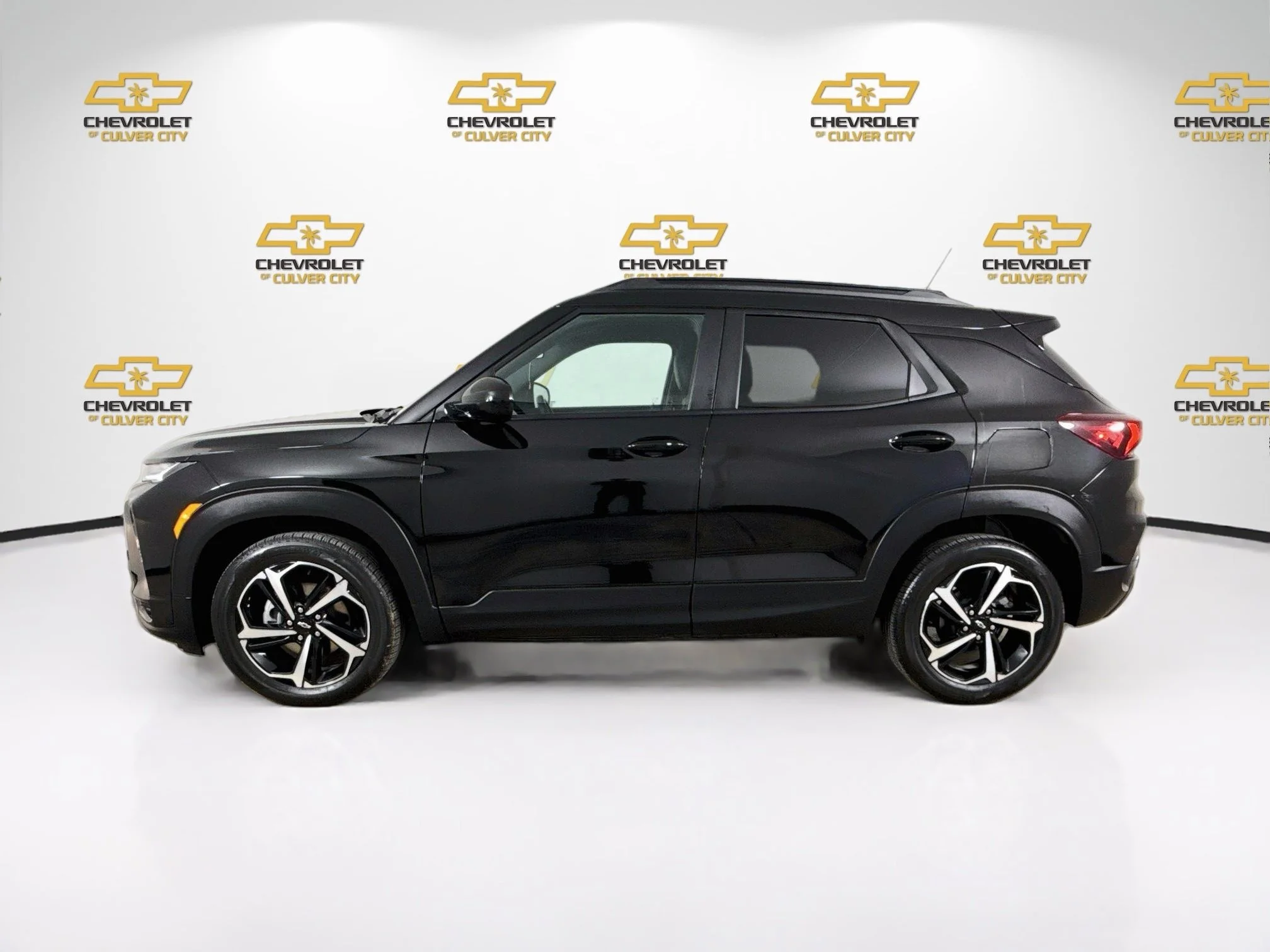 Used 2023 MOSAIC BLACK METALLIC Chevrolet RS image 5
