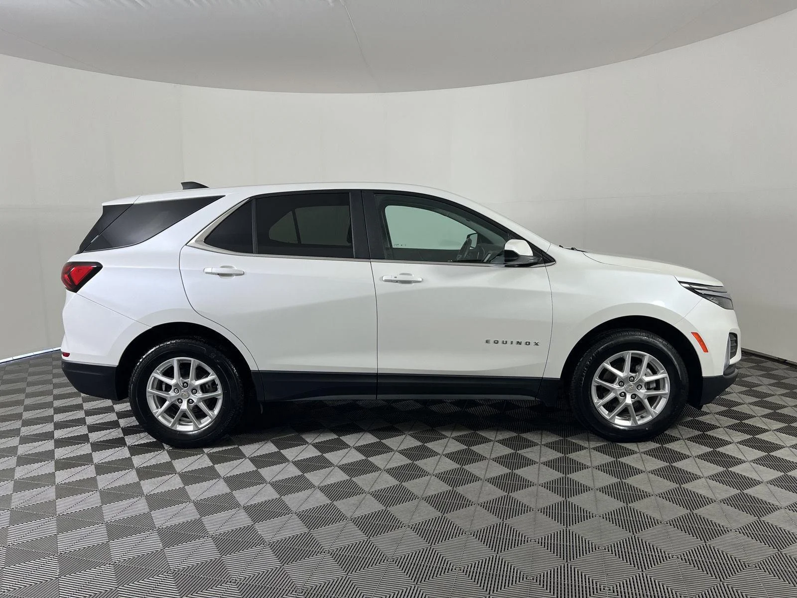 Used 2024 Iridescent Pearl Tricoat Chevrolet LT image 22