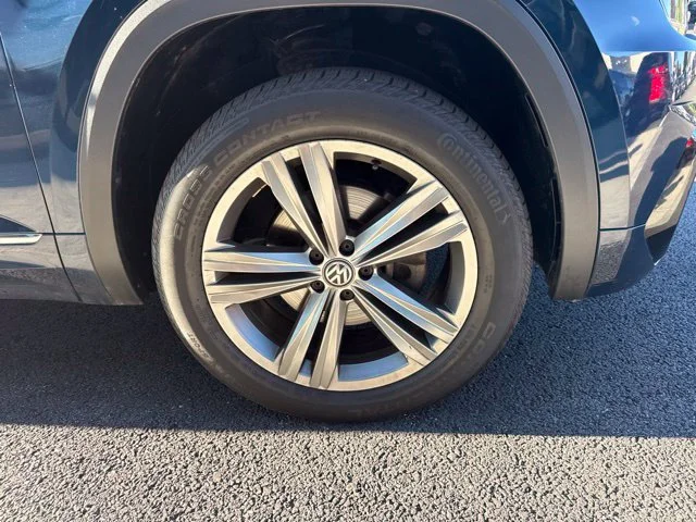 Used 2019 Blue Volkswagen 3.6L V6 SE image 11