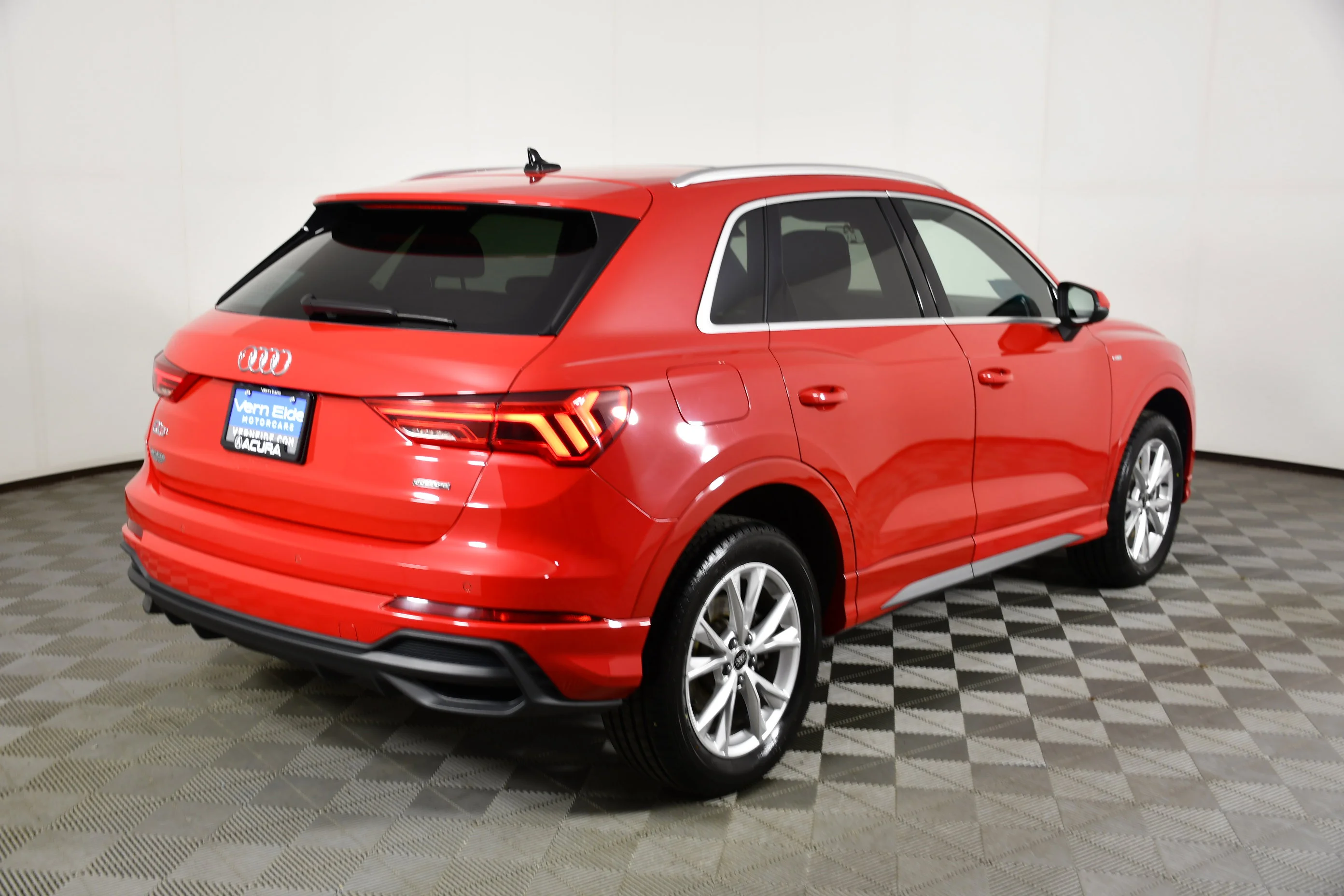 Used 2025 Red Audi S line Premium image 6