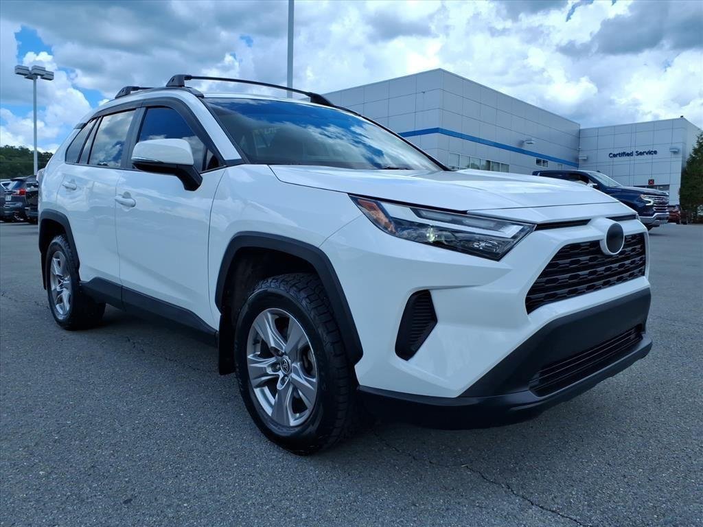 Used 2022  Toyota XLE image 8