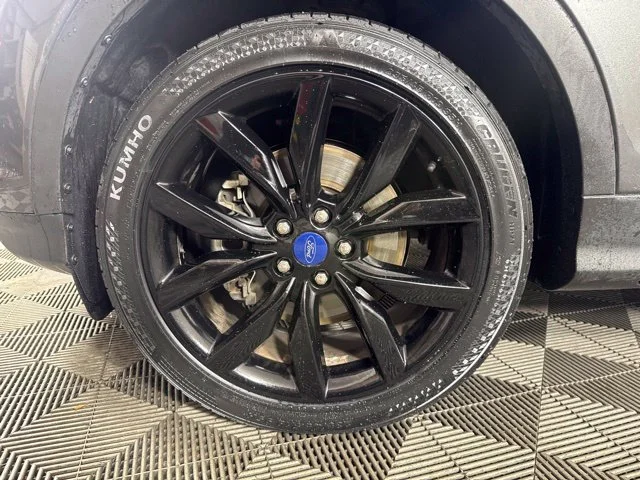 Used 2018 Gray Ford SE image 10