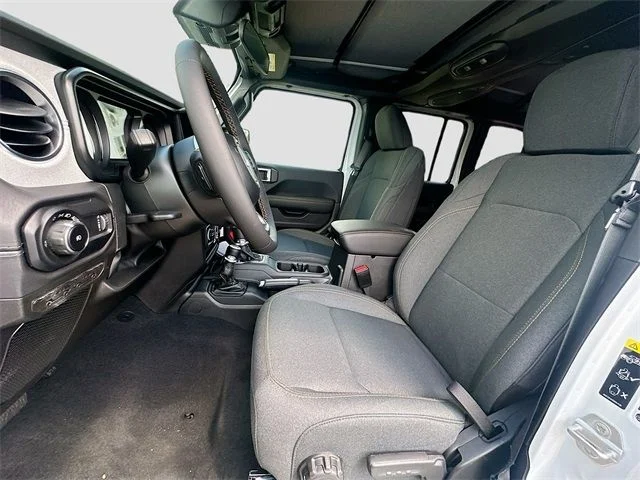 2025 Jeep Wrangler 4-Door Sahara - Photo 14
