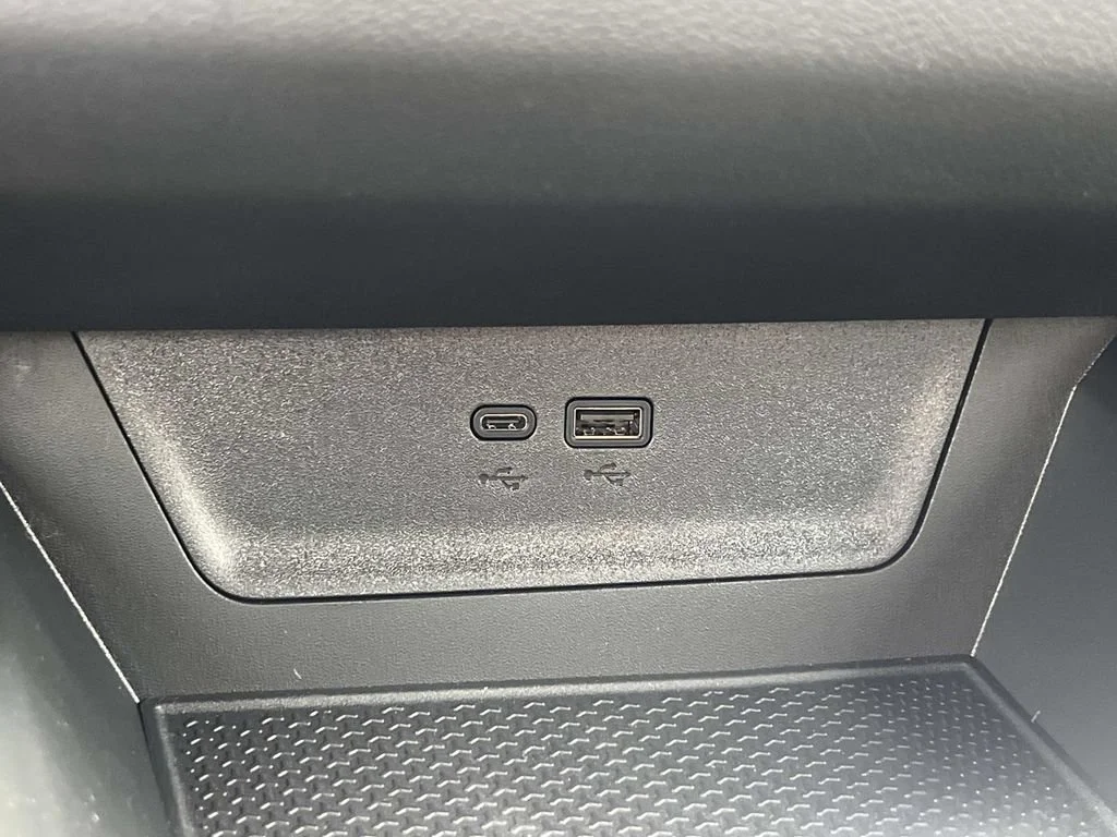New 2027 Summit White Chevrolet LT image 17