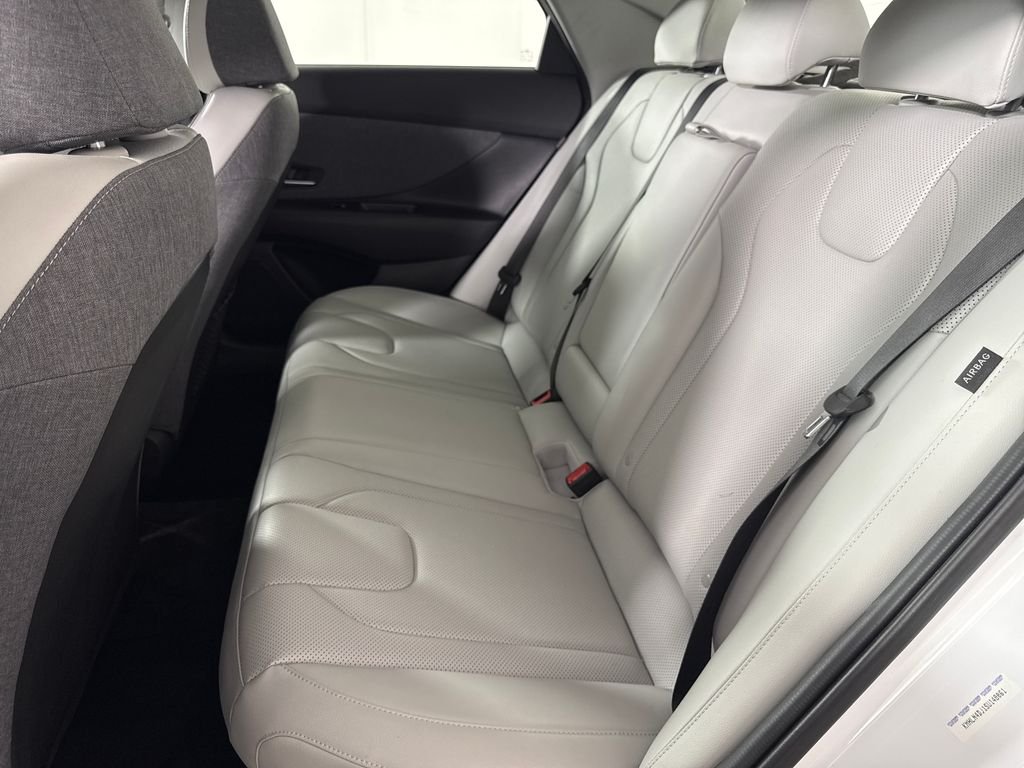 2025 Hyundai Elantra Limited - Photo 15