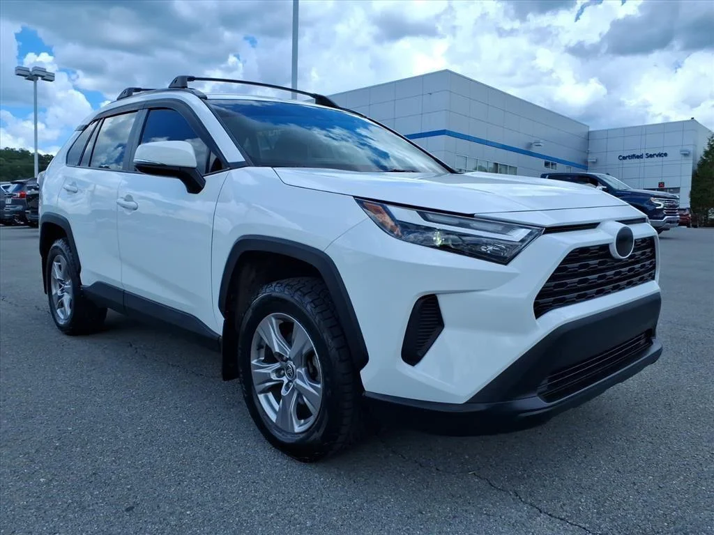 Used 2022 White Toyota XLE image 8