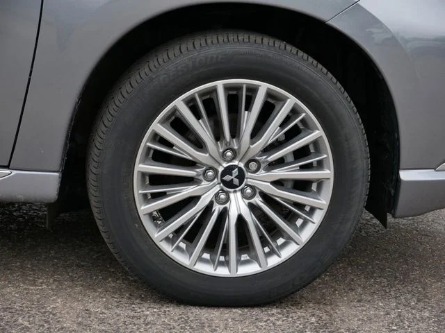Used 2022 Mercury Gray Metallic Mitsubishi SEL image 7