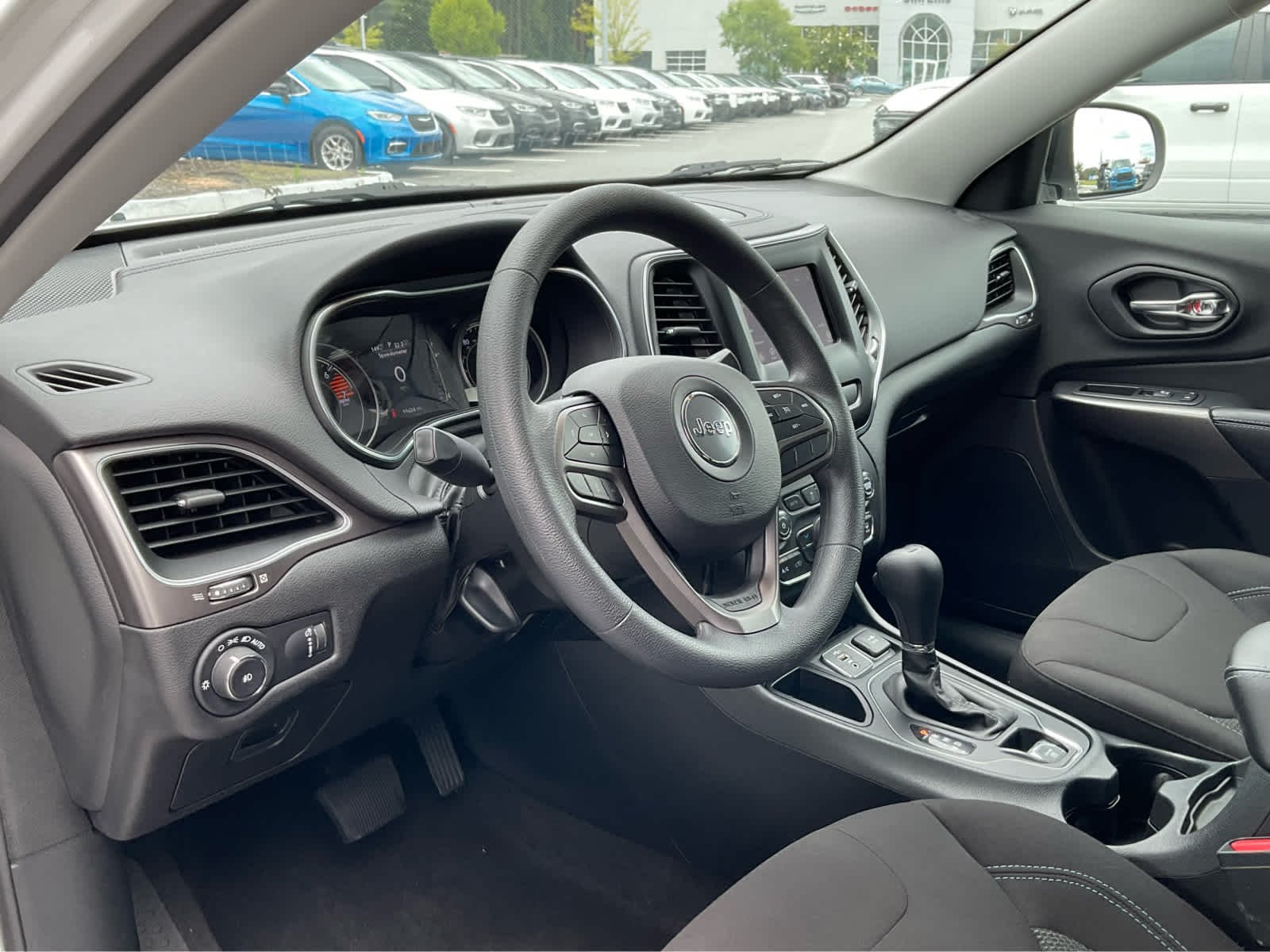 Used 2019 Bright White Clearcoat Jeep Latitude image 15