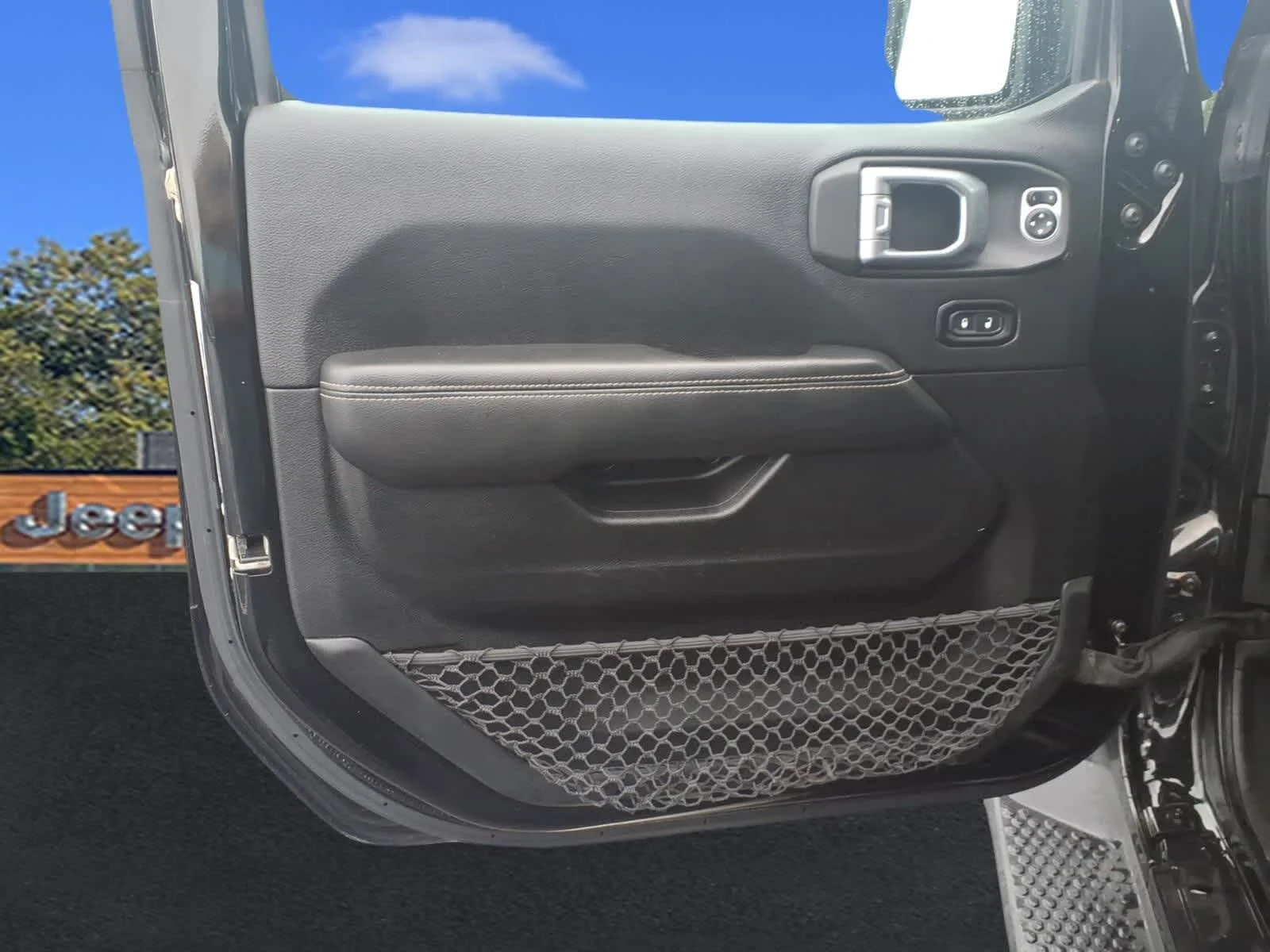 Used 2020 Black Clearcoat Jeep Sahara image 11
