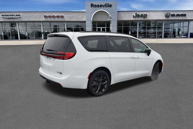 New 2026 Bright White Clear-Coat Exterior Paint Chrysler Limited image 3
