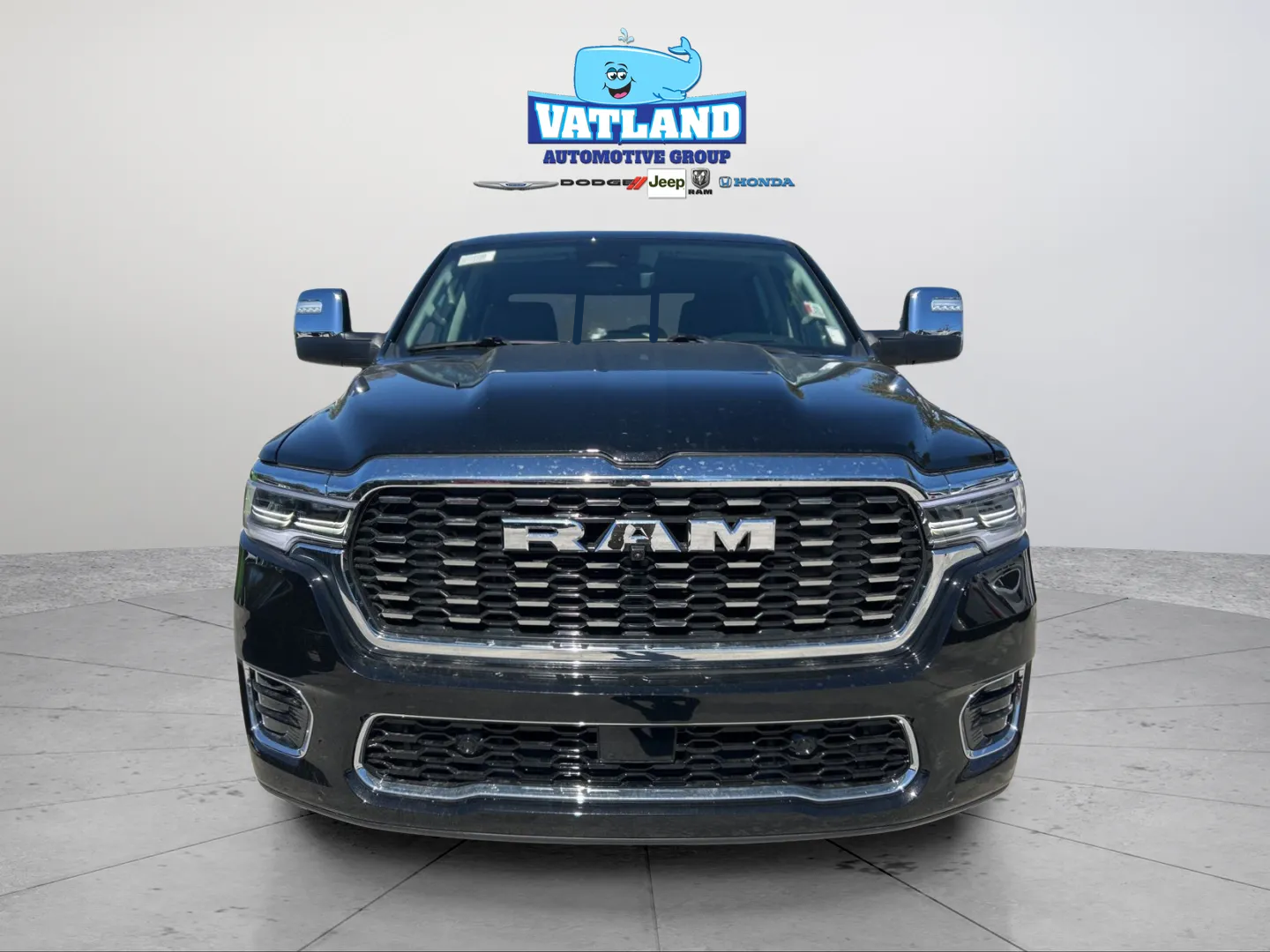 New 2026 Diamond Black Crystal Pearl-Coat Exterior Paint RAM Tungsten image 21