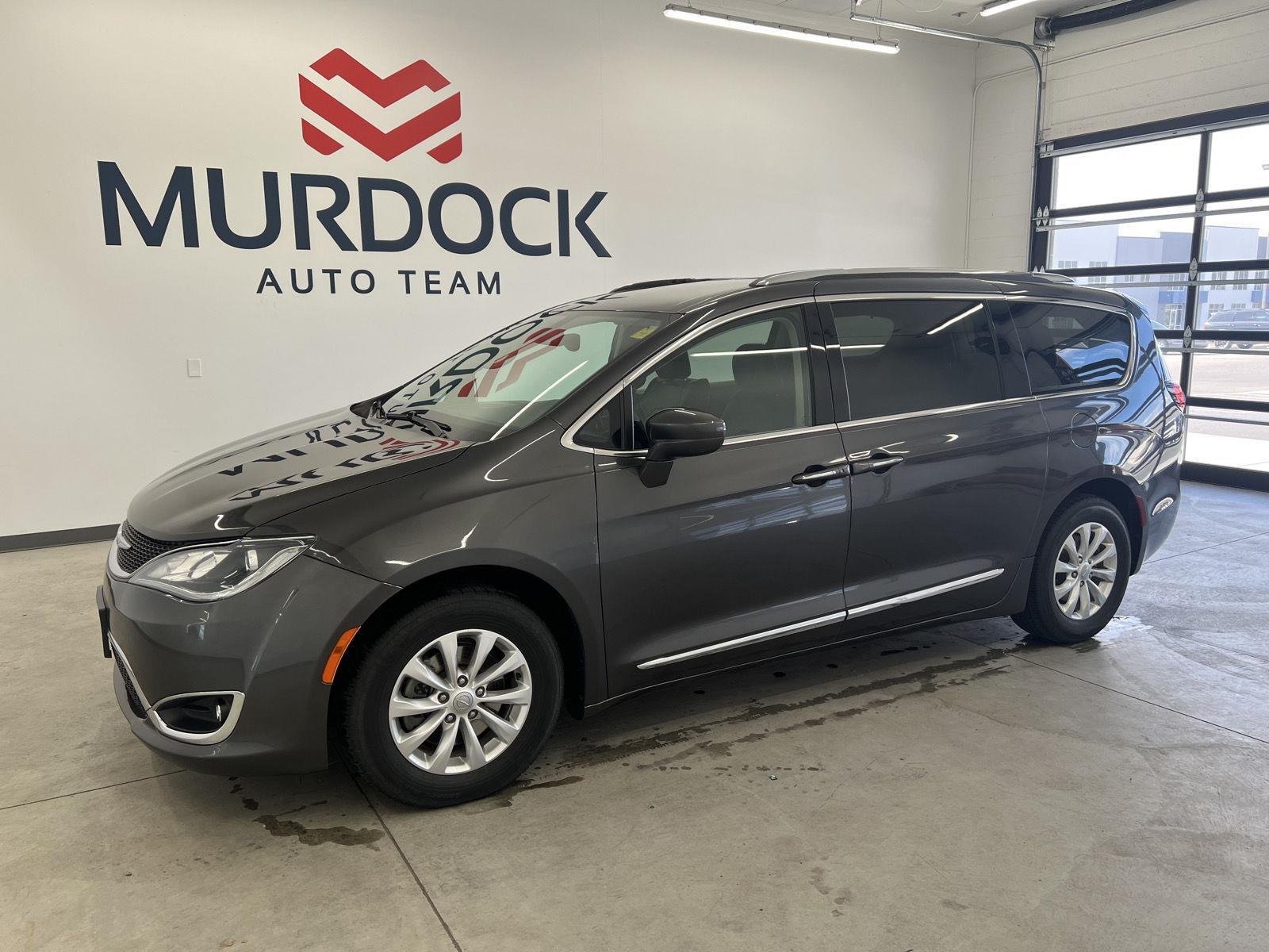 2019 Chrysler Pacifica Touring L's photo