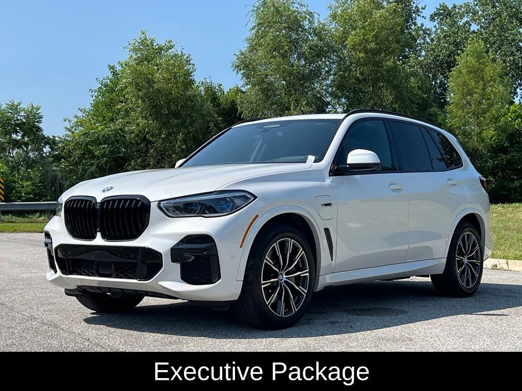 Certified Used 2023 Mineral White Metallic BMW xDrive45e image 3