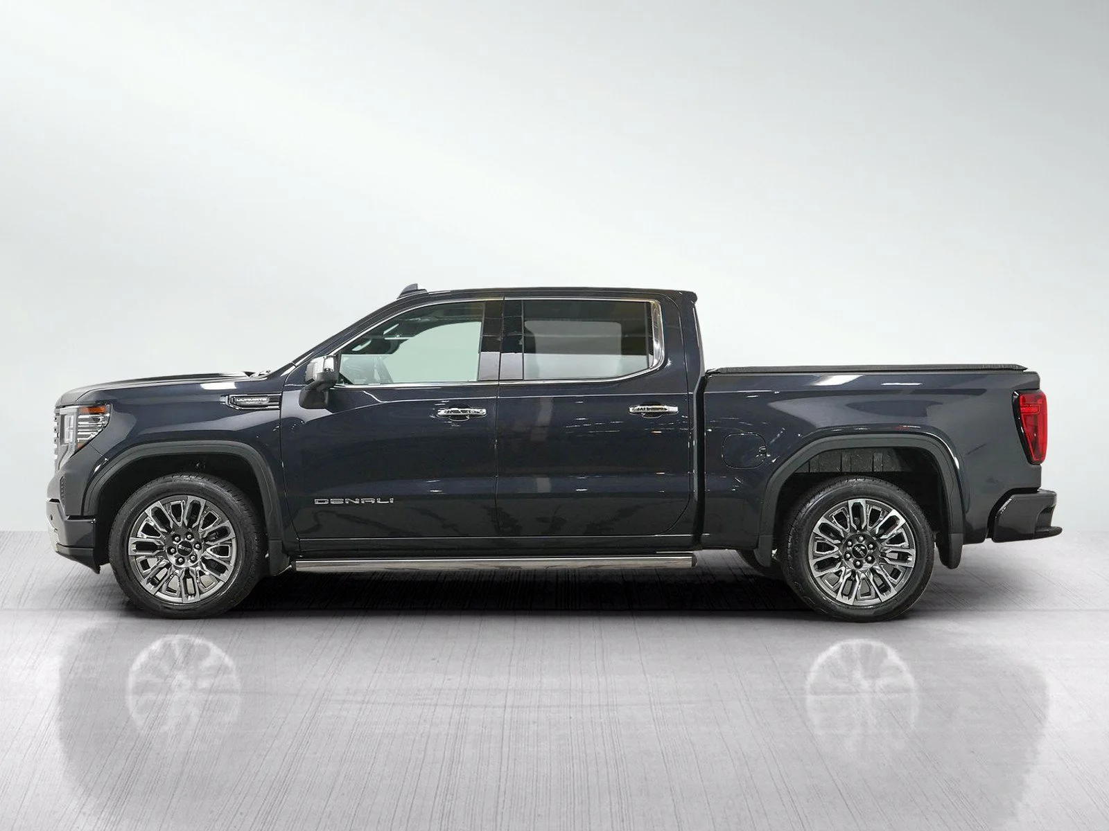 Used 2024 GMC Sierra 1500 Denali Denali Ultimate with VIN 1GTUUHEL3RZ242796 for sale in Roseville, Minnesota