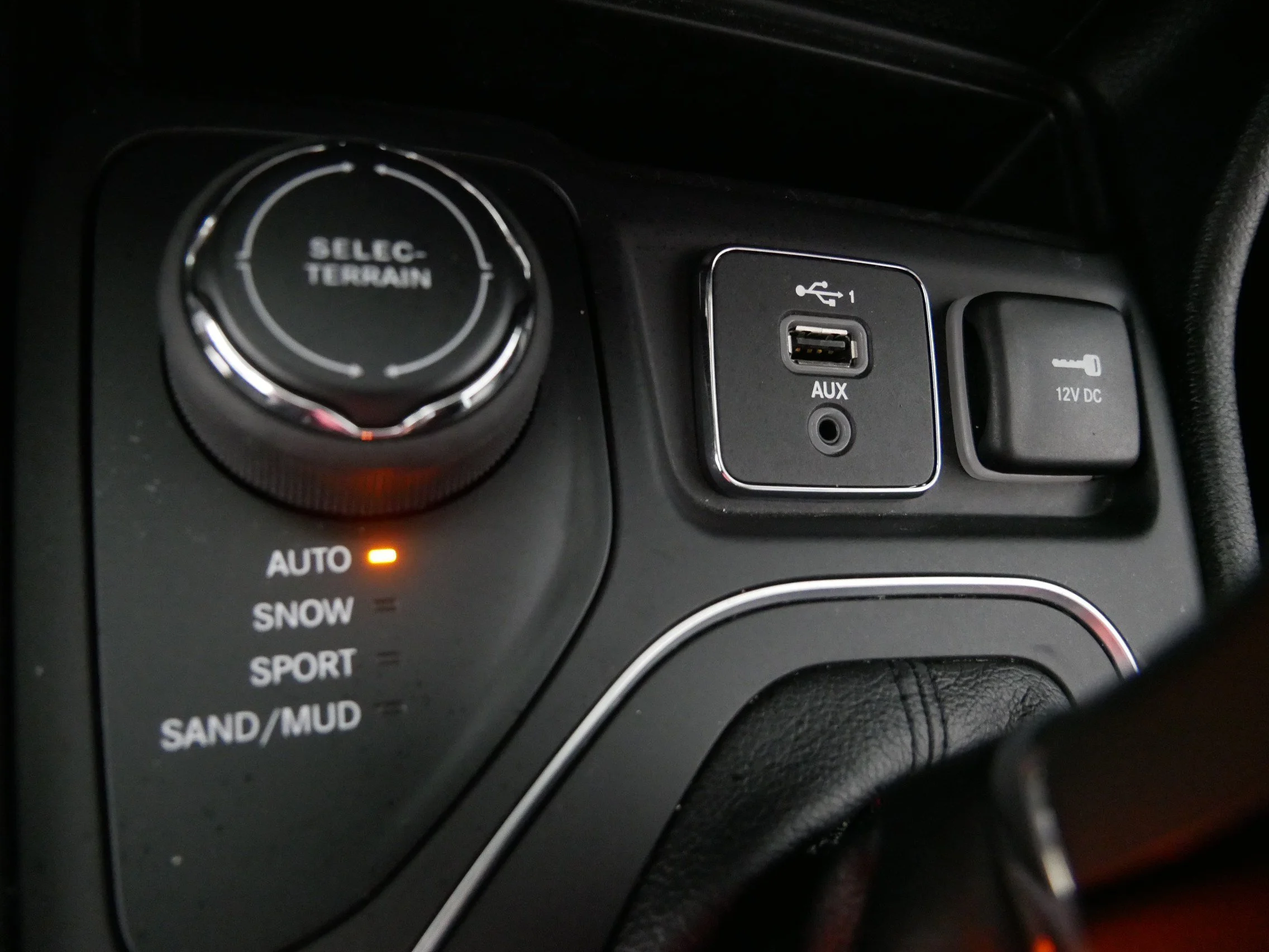 Used 2022 Bright White Clearcoat Jeep X image 29