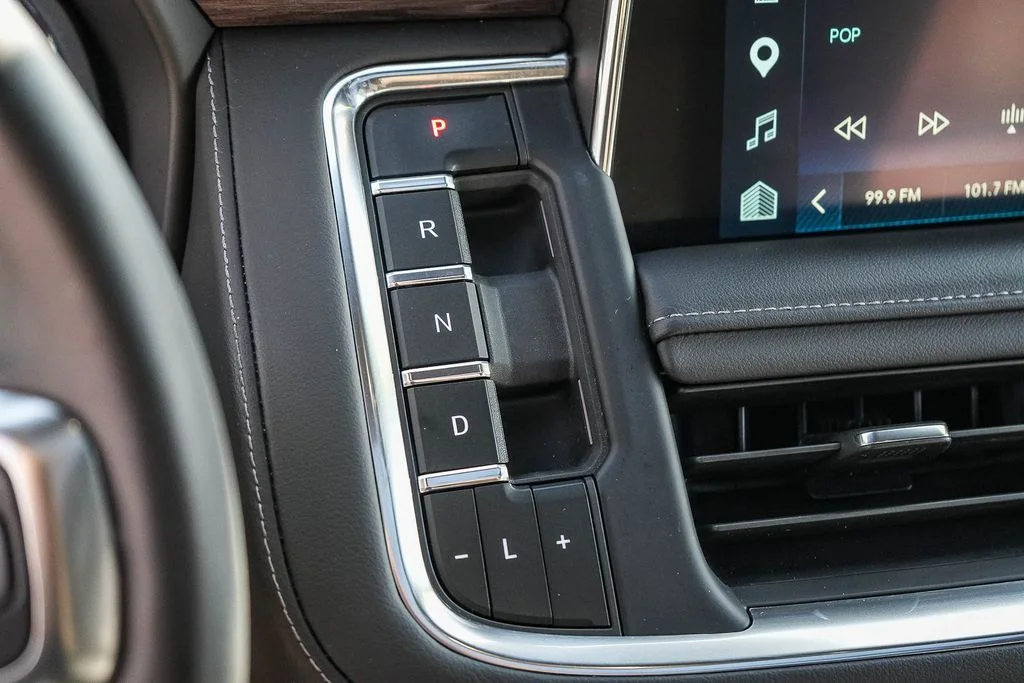 Used 2023 Gray Chevrolet Z71 image 19