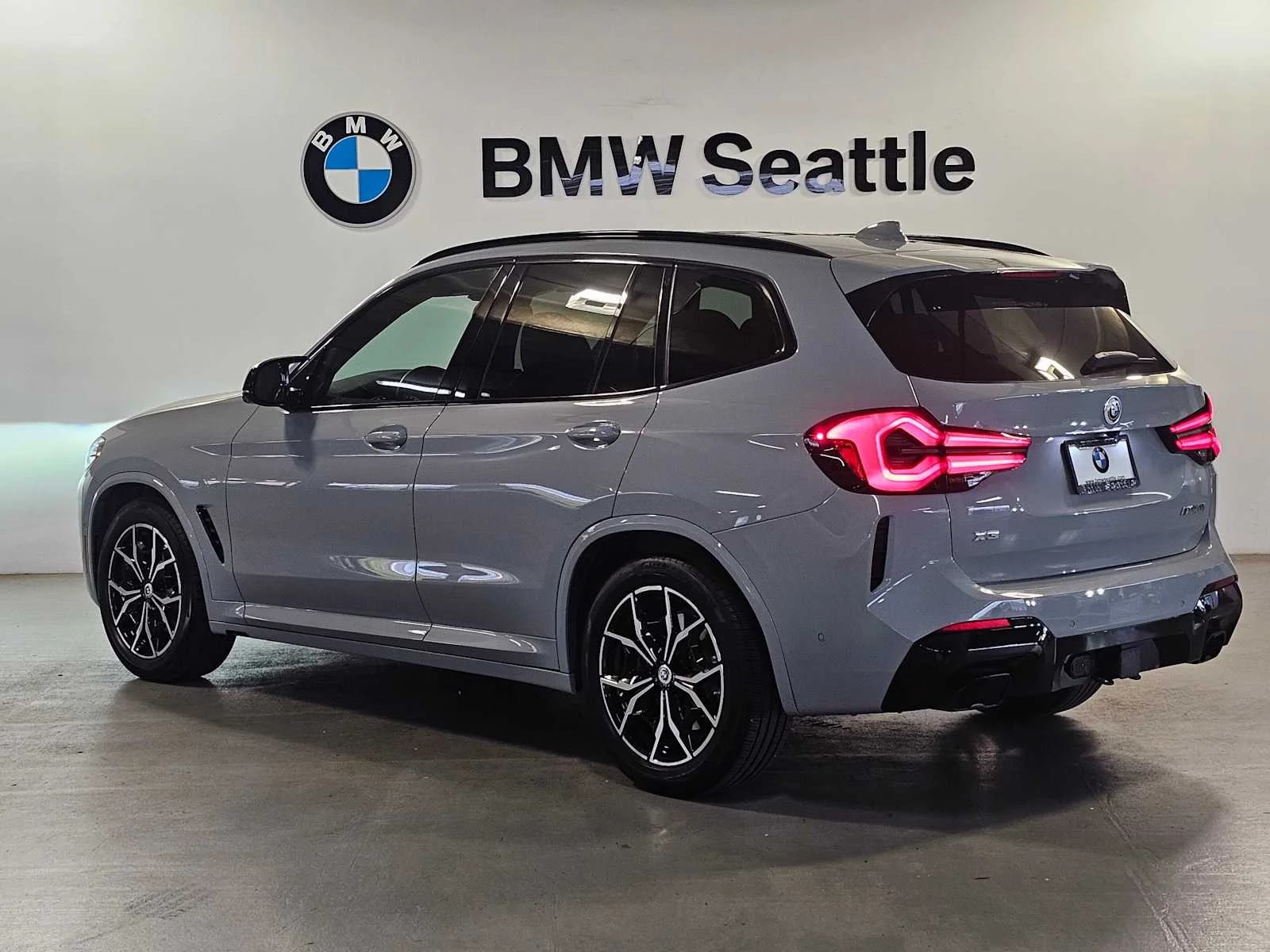 Used 2023 Brooklyn Grey Metallic BMW M40i image 4