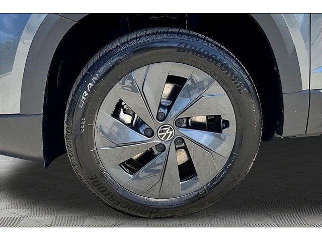 New 2026 Platinum Gray Metallic Volkswagen 1.5T S image 32
