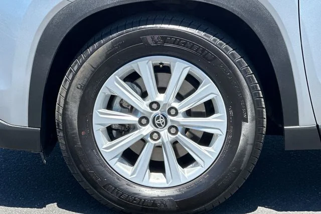 Certified Used 2025 Silver Toyota XLE image 31