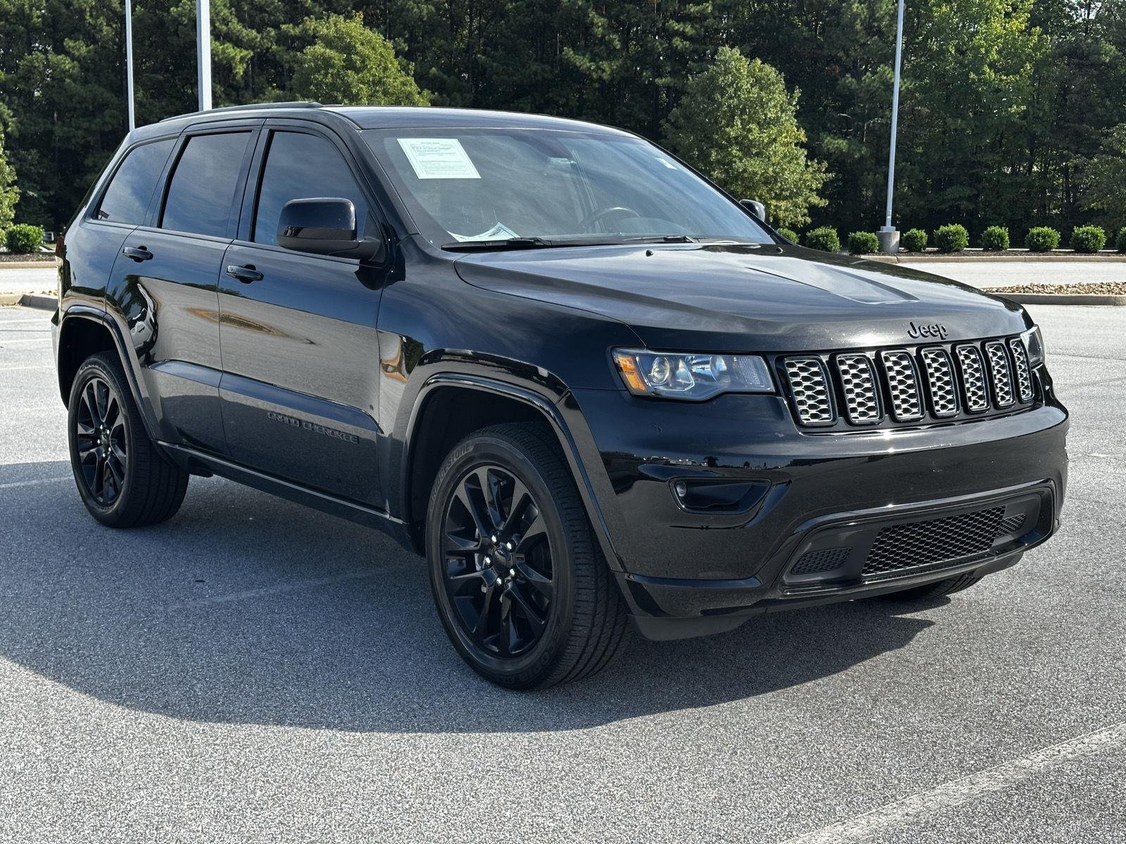 Certified Used 2021 Diamond Black Crystal Pearlcoat Jeep Laredo X image 11