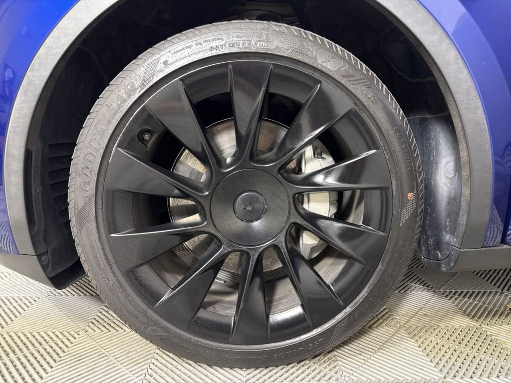 Used 2023  Tesla Long Range image 19