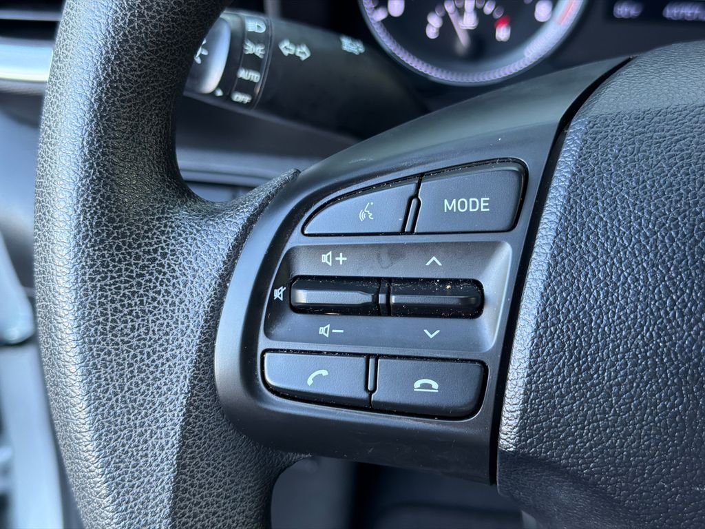 Used 2021 Silver Hyundai SE image 24